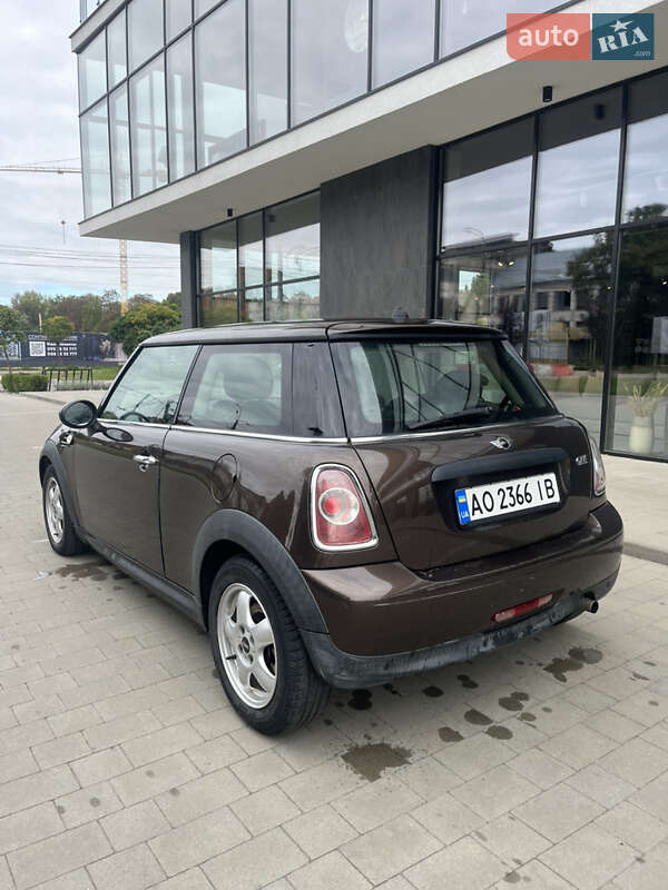Хетчбек MINI Cooper 2010 в Ужгороді