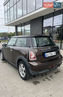 Хэтчбек MINI Cooper 2010 в 