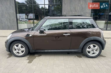 Хэтчбек MINI Cooper 2010 в 