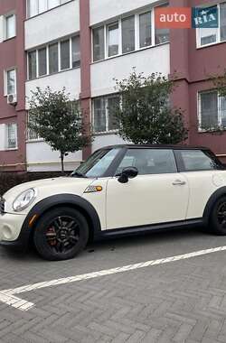Хэтчбек MINI Cooper 2012 в 
