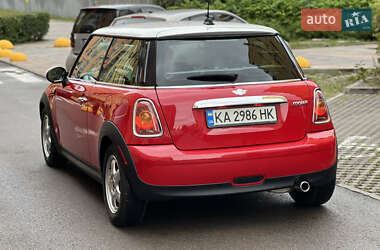 Хетчбек MINI Cooper 2010 в 
