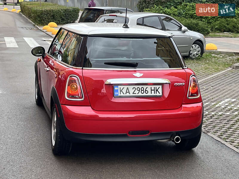 Хэтчбек MINI Cooper 2010 в Киеве