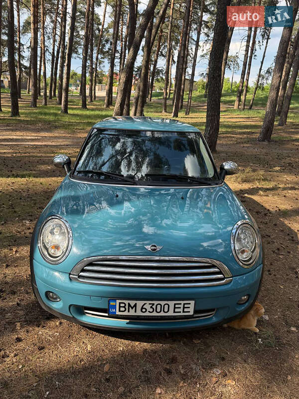 Хэтчбек MINI Cooper 2010 в 