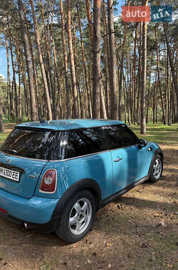 Хэтчбек MINI Cooper 2010 в 