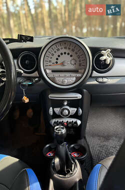 Хэтчбек MINI Cooper 2010 в 