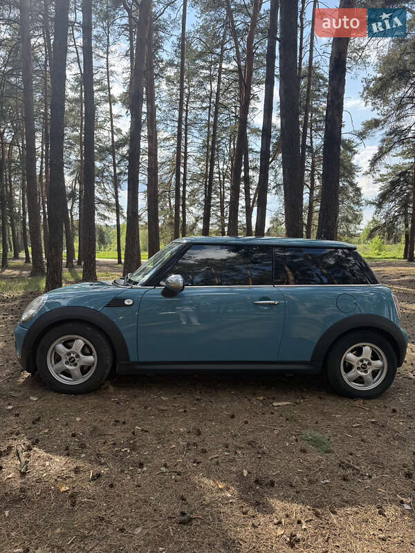 Хэтчбек MINI Cooper 2010 в Сумах