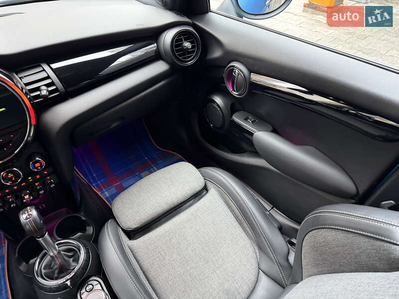 Хетчбек MINI Cooper 2017 в Києві