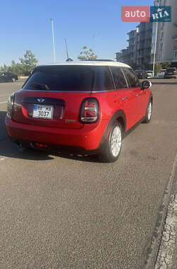 Хэтчбек MINI Cooper 2016 в 