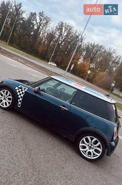 Хэтчбек MINI Cooper 2006 в 
