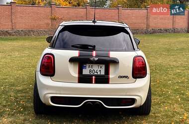 Хэтчбек MINI Cooper 2016 в 