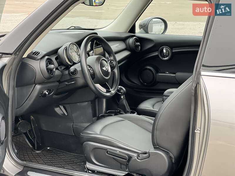 Хетчбек MINI Cooper 2017 в Києві фото 11 Хетчбек MINI Cooper 2017 в Києві