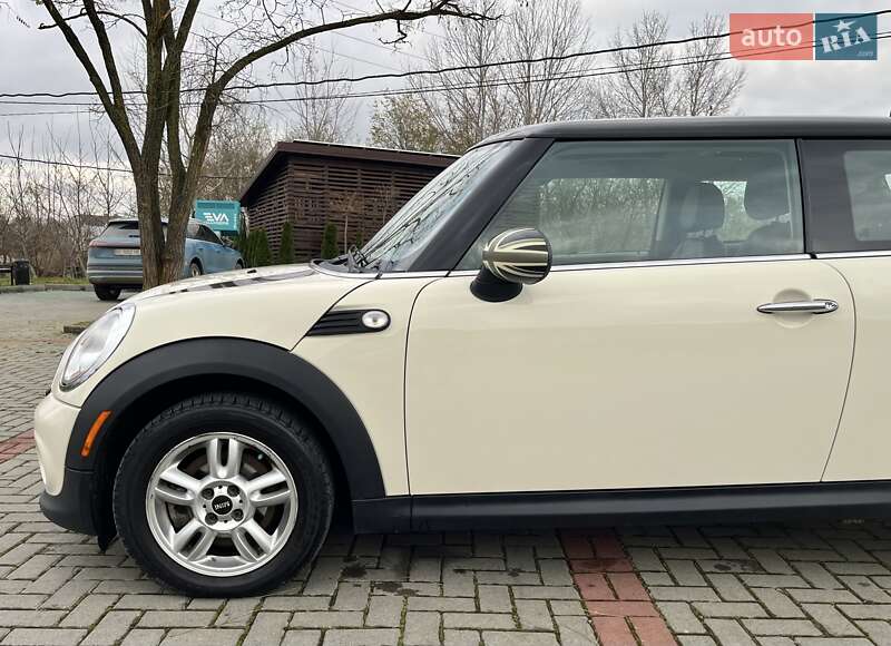 Хэтчбек MINI Cooper 2011 в Золочеве
