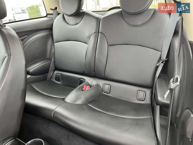 Хэтчбек MINI Cooper 2011 в Золочеве