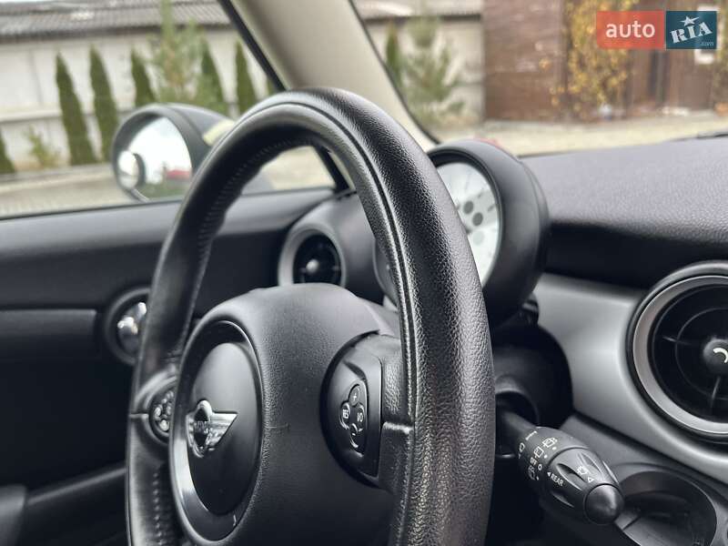 Хэтчбек MINI Cooper 2011 в Золочеве