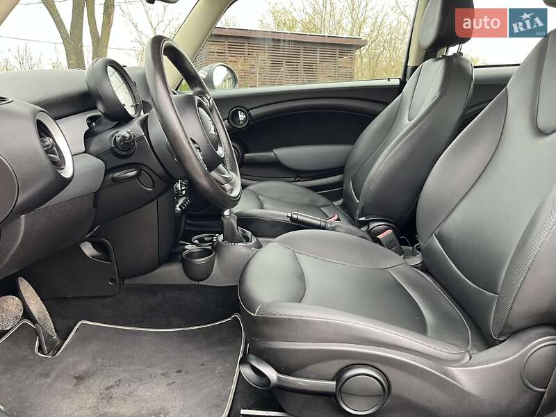 Хэтчбек MINI Cooper 2011 в Золочеве