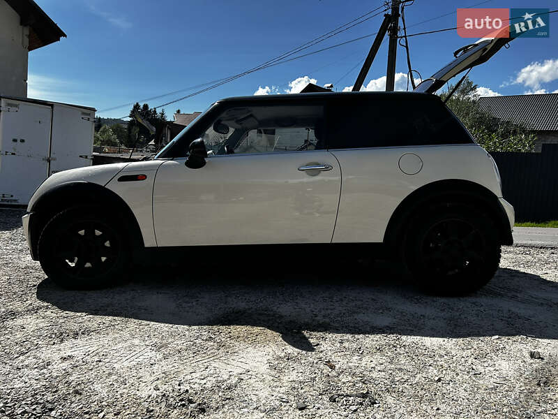 Хэтчбек MINI Cooper 2004 в Ивано-Франковске