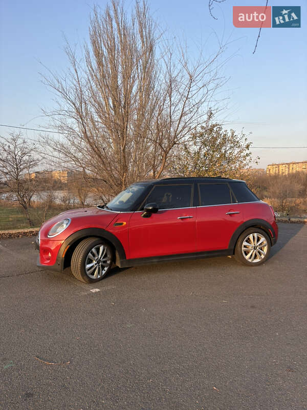 Хэтчбек MINI Cooper 2017 в Кривом Роге