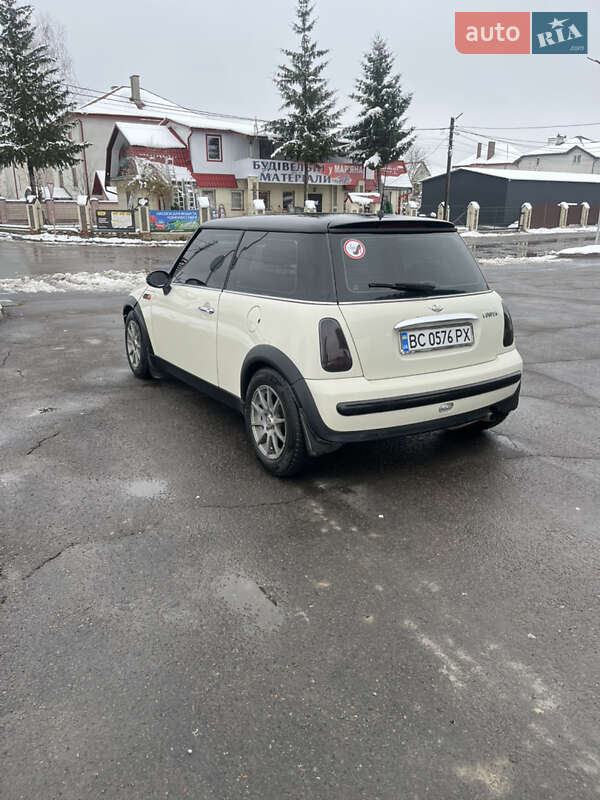 Хэтчбек MINI Cooper 2004 в Городке