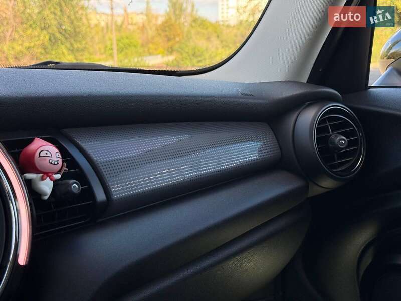 Хэтчбек MINI Cooper 2015 в Кривом Роге