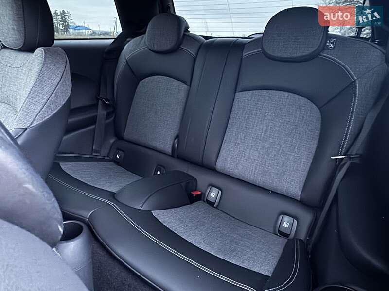 Хетчбек MINI Cooper 2021 в Ромнах