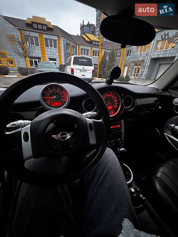 Хэтчбек MINI Cooper 2004 в Буче