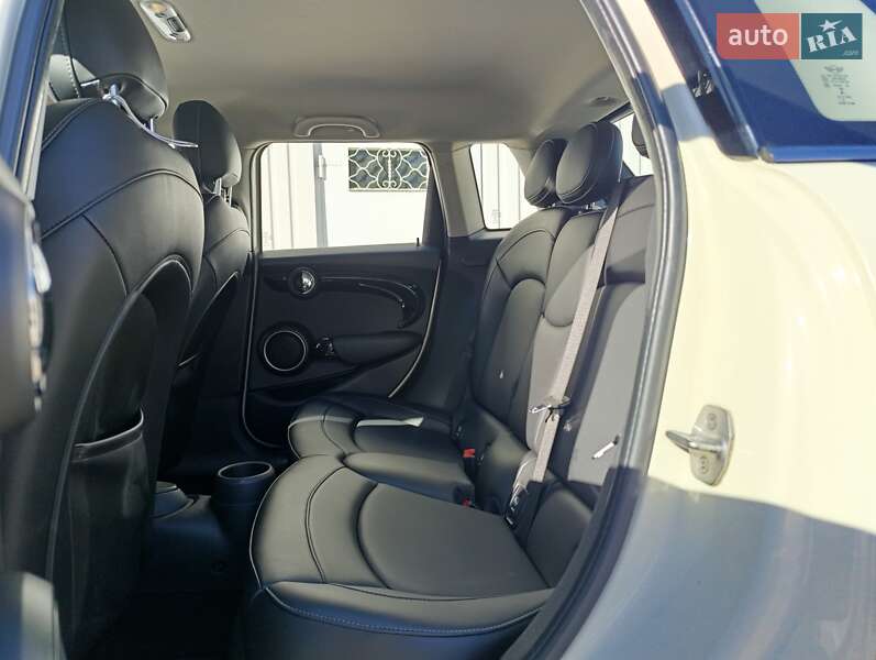 Хэтчбек MINI Cooper 2015 в Кременчуге фото 16 Хэтчбек MINI Cooper 2015 в Кременчуге