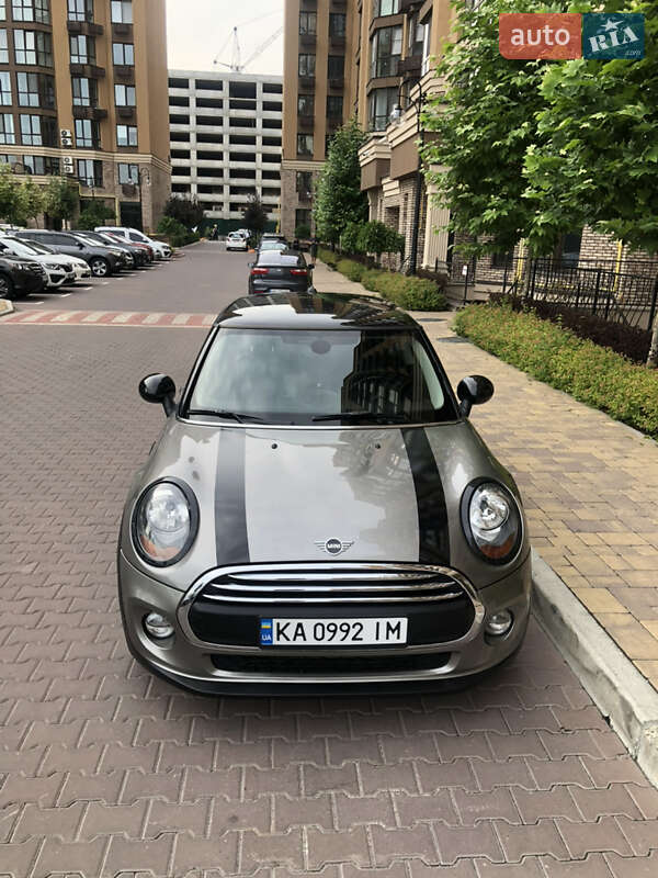 Хэтчбек MINI Cooper 2016 в Киеве