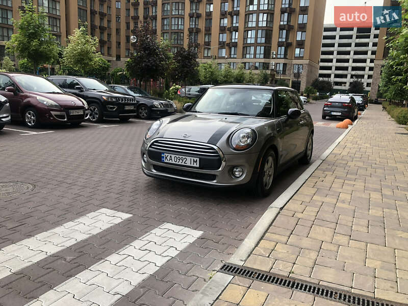 Хэтчбек MINI Cooper 2016 в Киеве