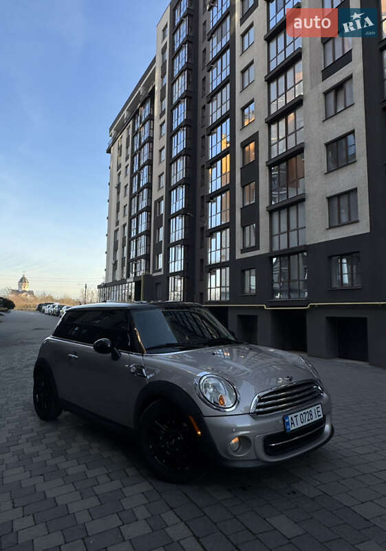 Хэтчбек MINI Cooper 2012 в Ивано-Франковске