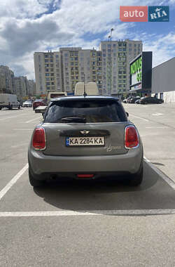 Хэтчбек MINI Cooper 2015 в Петропавловской Борщаговке