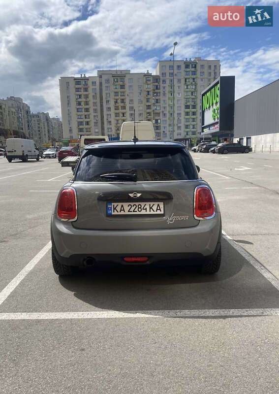 Хэтчбек MINI Cooper 2015 в Петропавловской Борщаговке