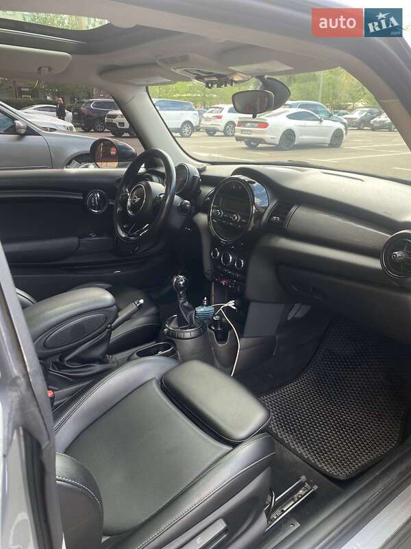 Хэтчбек MINI Cooper 2015 в Петропавловской Борщаговке