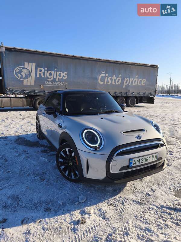 Хэтчбек MINI Cooper 2021 в Коростене