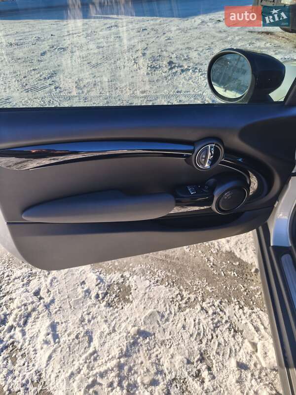 Хэтчбек MINI Cooper 2021 в Коростене