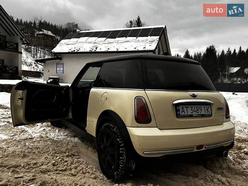 Хетчбек MINI Cooper 2004 в Поляниці