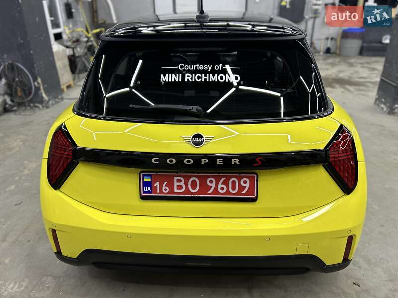 Хэтчбек MINI Cooper 2024 в Львове