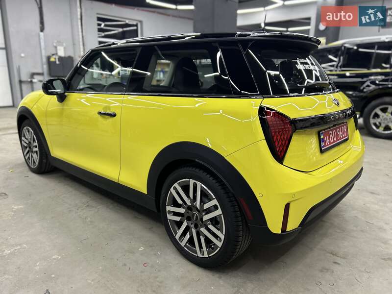 Хэтчбек MINI Cooper 2024 в Львове