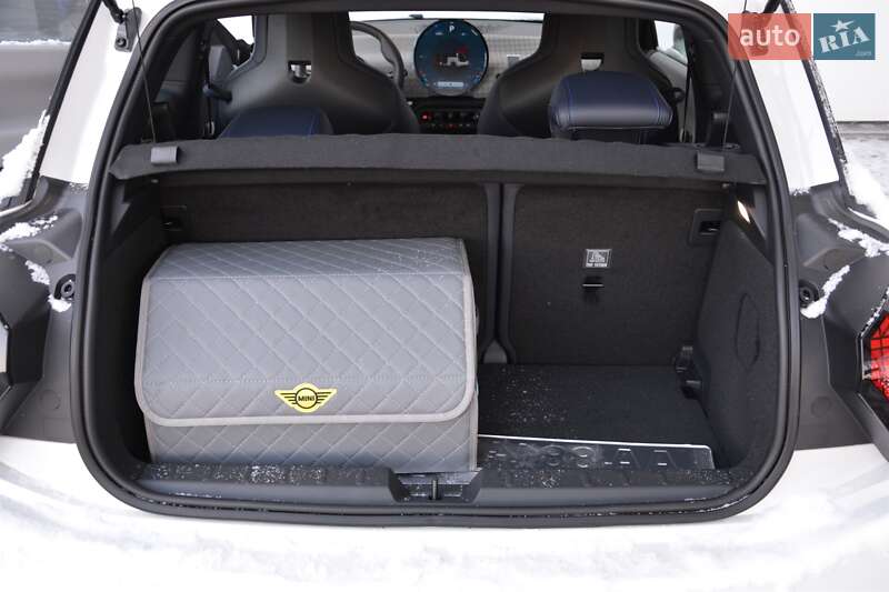 Хэтчбек MINI Cooper 2024 в Киеве