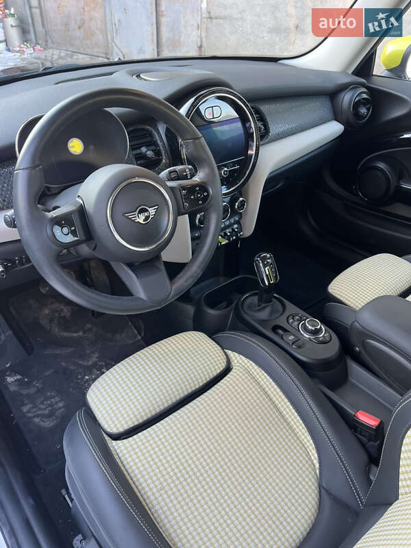 Хэтчбек MINI Cooper 2023 в Тячеве