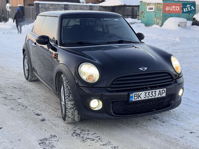 Хэтчбек MINI Cooper 2011 в Ровно