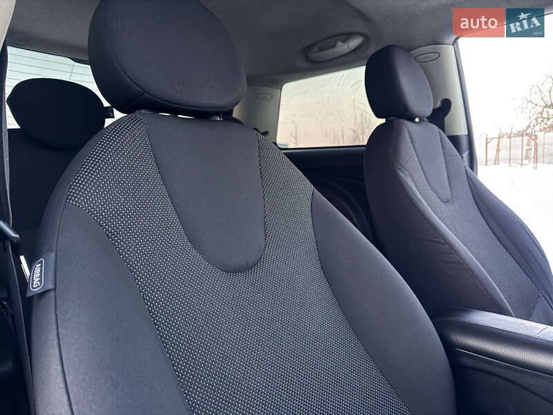 Хэтчбек MINI Cooper 2011 в Ровно