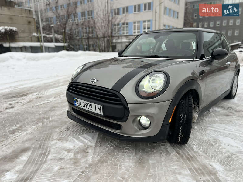 Хэтчбек MINI Cooper 2016 в Киеве