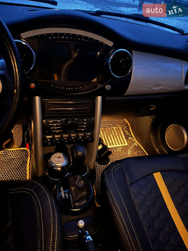Хэтчбек MINI Cooper 2004 в Киеве