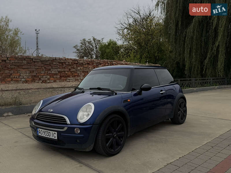 Хэтчбек MINI Cooper 2003 в Ужгороде
