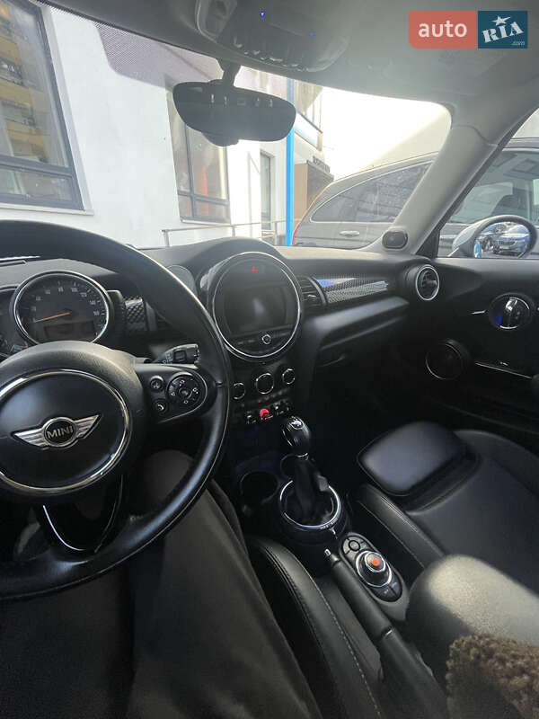 Хэтчбек MINI Cooper 2014 в Вишневом