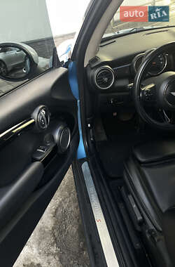 Хэтчбек MINI Cooper 2014 в Вишневом