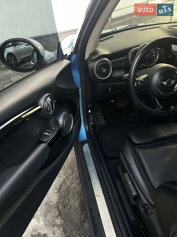 Хэтчбек MINI Cooper 2014 в Вишневом
