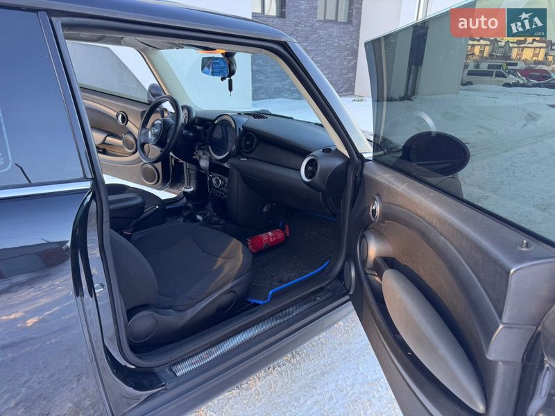 Хэтчбек MINI Cooper 2011 в Ровно