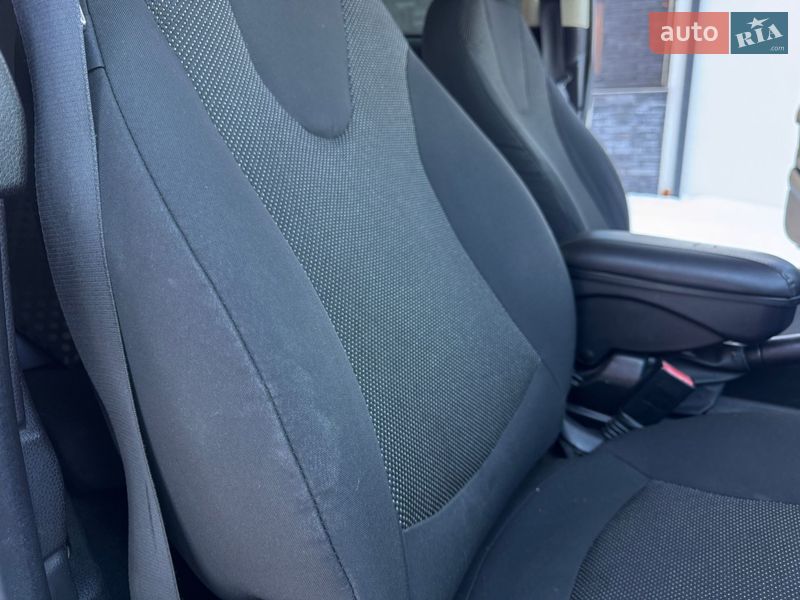 Хэтчбек MINI Cooper 2011 в Ровно