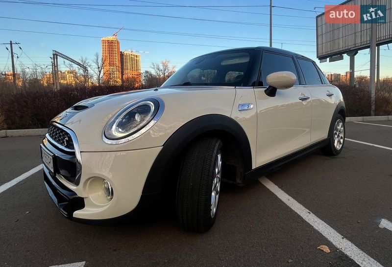 Хэтчбек MINI Cooper 2019 в Киеве